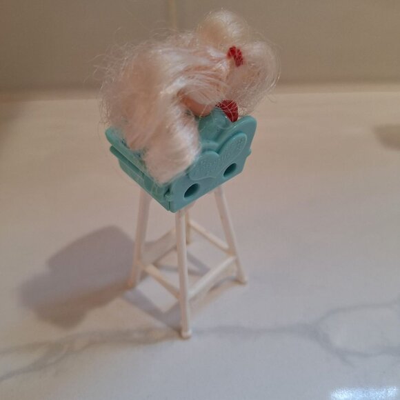 1998 Mattel Kelly Barbie High Chair McDonalds Moves Happy Meal Hair Burger Toy - Picture 5 of 8